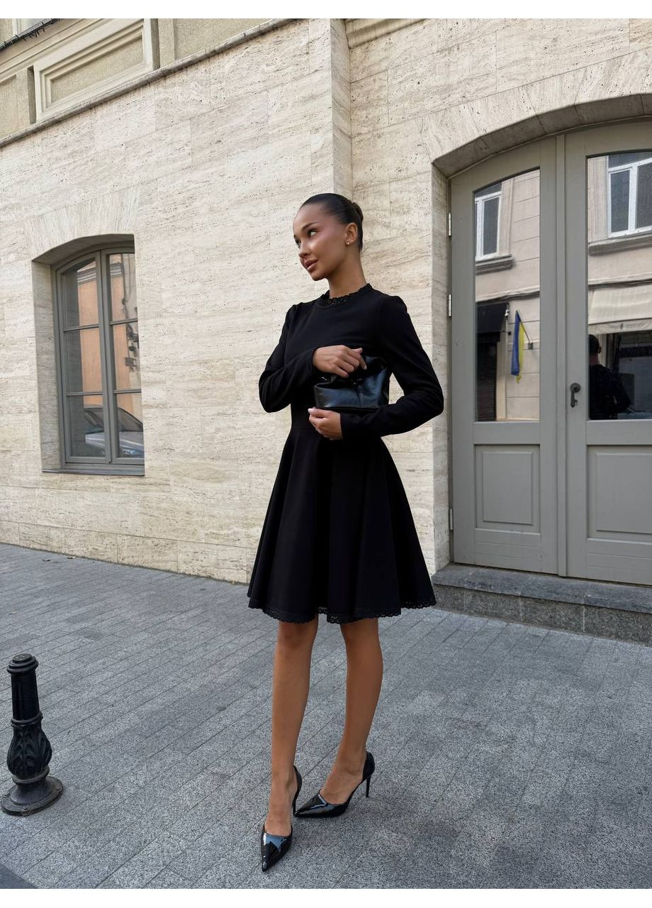 Чорна вечірня жіноча сукня міні з мереживом та пишною спідницею кльош MonCher