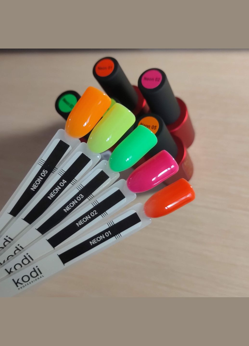 Салатова каучукова база для нігтів Kodi Rubber base Neon №03 Kodi Professional 7 мл (316323047)