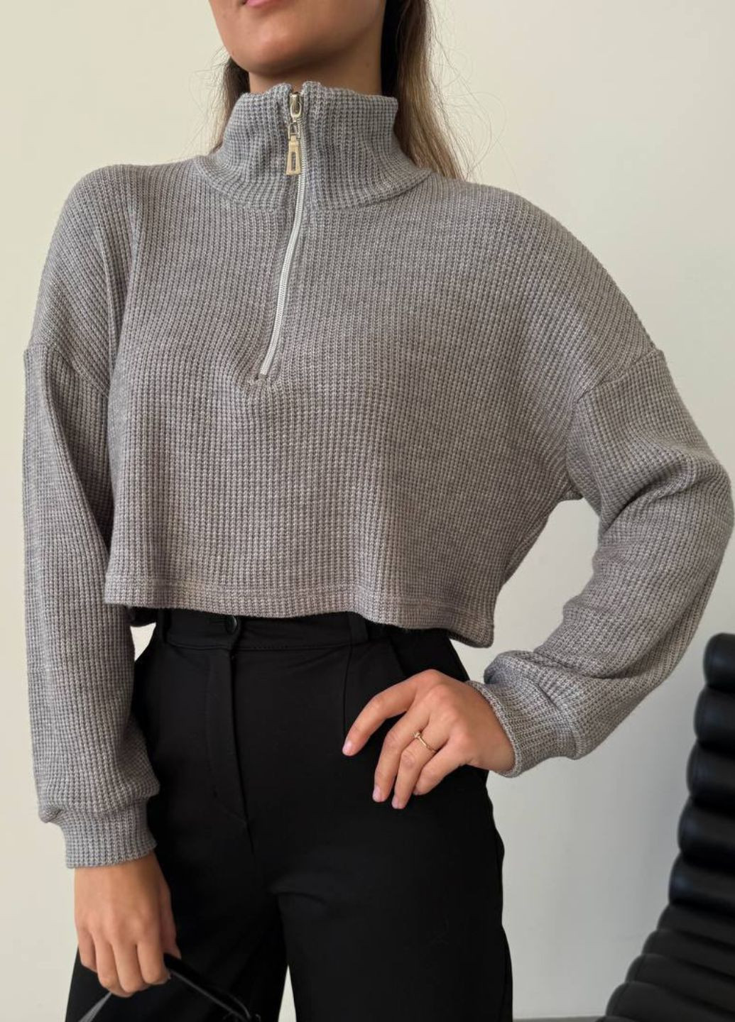 Сірий демісезонний повсякденний вкорочений светр на блискавці з коміром стійкою Tik-Tak