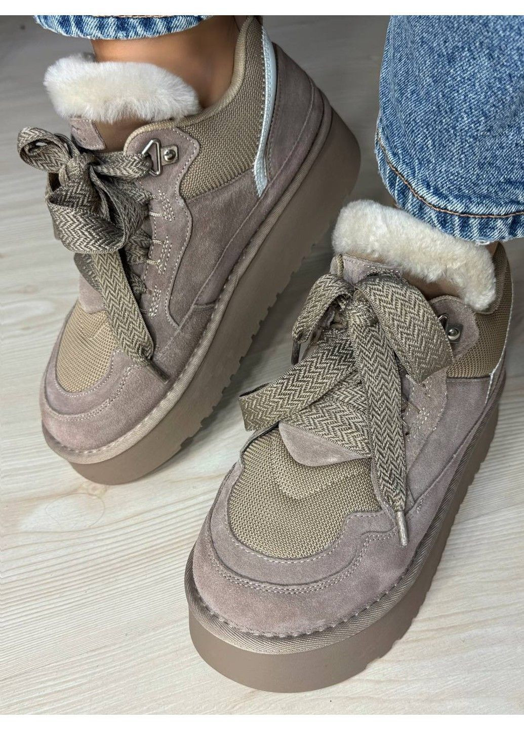 Зимние ботинки женские 275-3 угги замшевые с мехом на платформе бежевые Hengji из натуральной замши