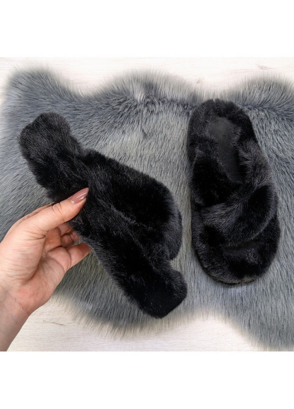Черные тапочки женские домашние меховые Lion