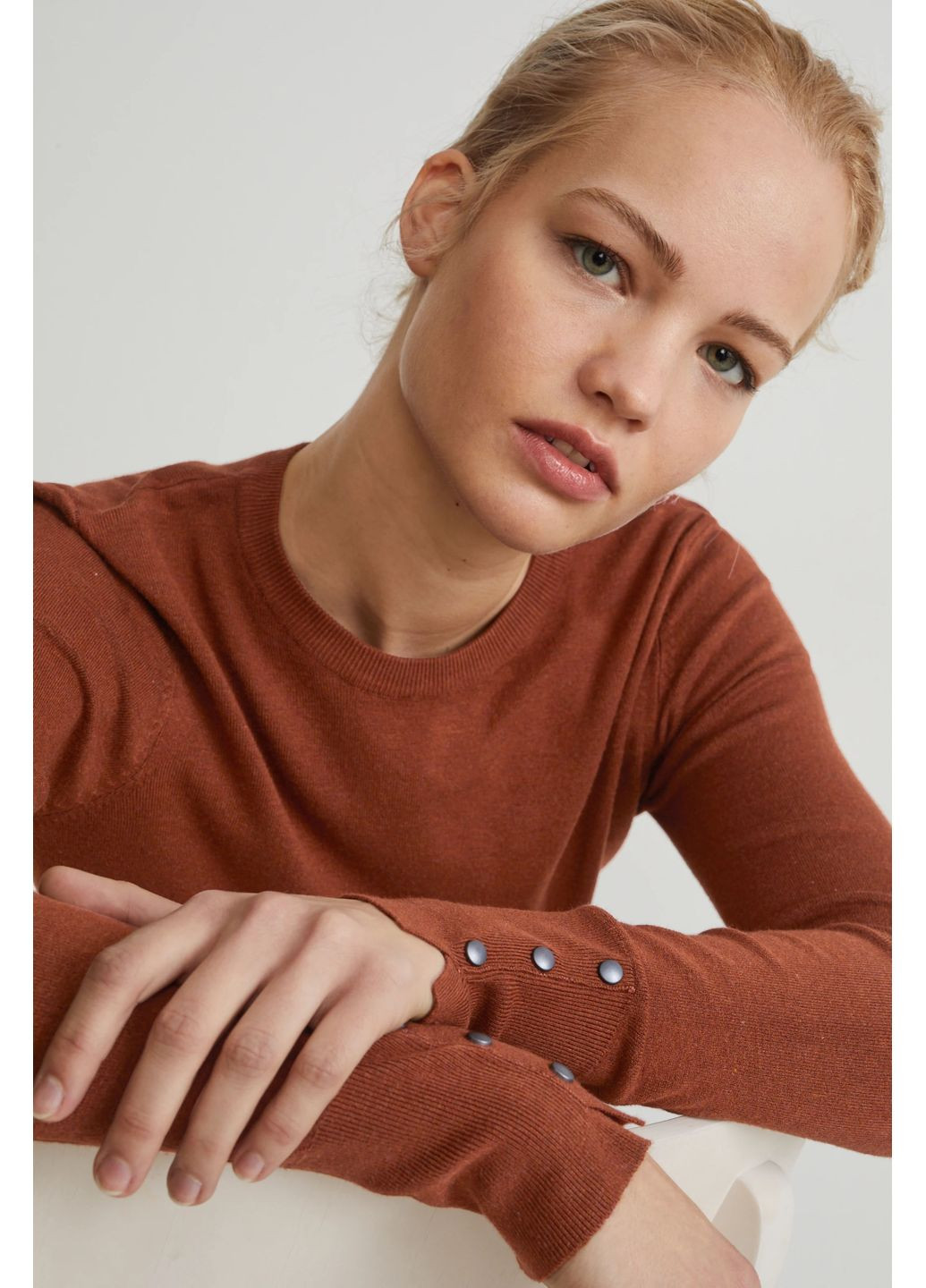 Коричневий демісезонний светр з віскози C&A