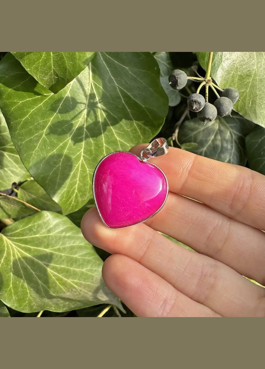 Кулон з натурального каменю Агат малиновий серце в сріблястій оправі d-35х26х9мм+- No Brand підвіска (304548612)