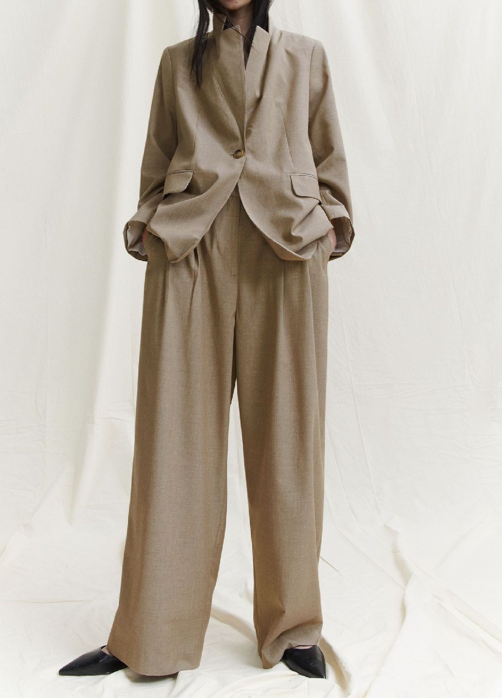 Темно-бежевые классические демисезонные брюки H&M