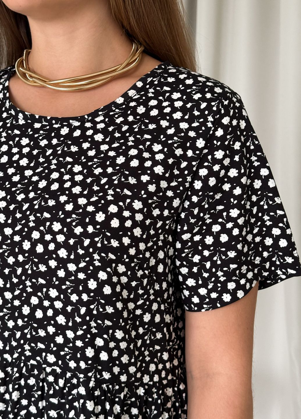 Черное пляжное, повседневный, кэжуал летнее свободное платье трапеция из штапеля в цветочек клеш, а-силуэт Merlini с цветочным принтом