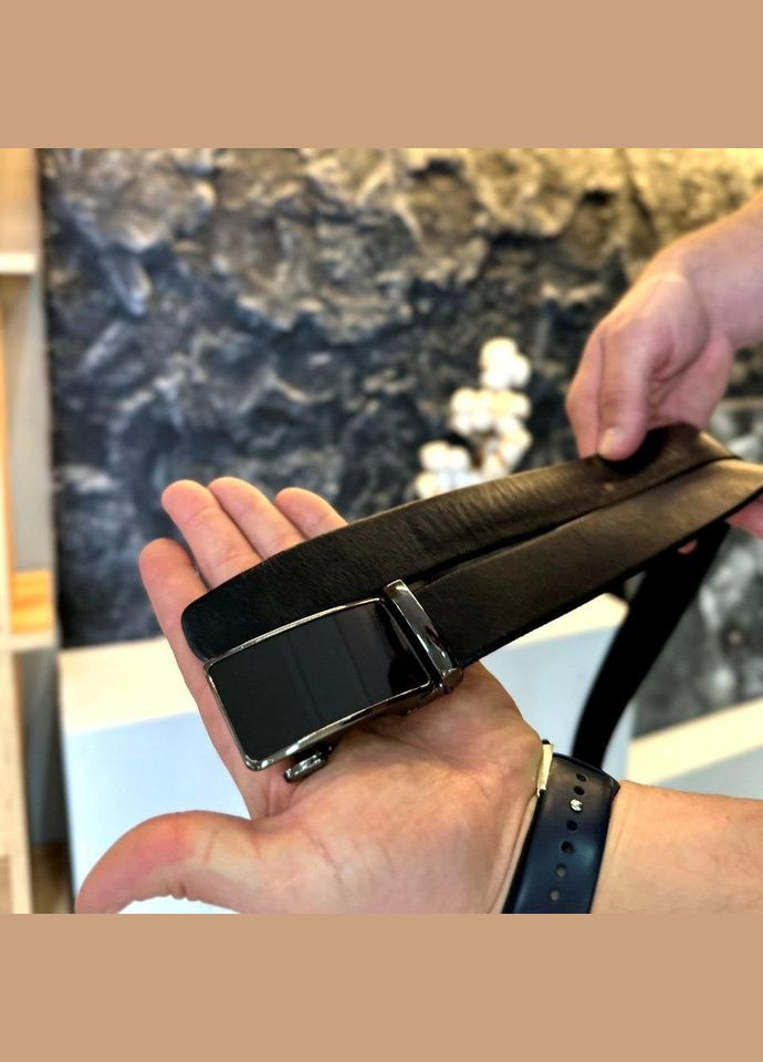 Мужской кожаный ремень с пряжкой автомат 3733 No Brand (359380818)