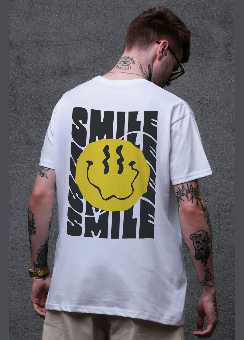 Біла чоловіча оверсайз футболка з принтом smile з довгим рукавом Without