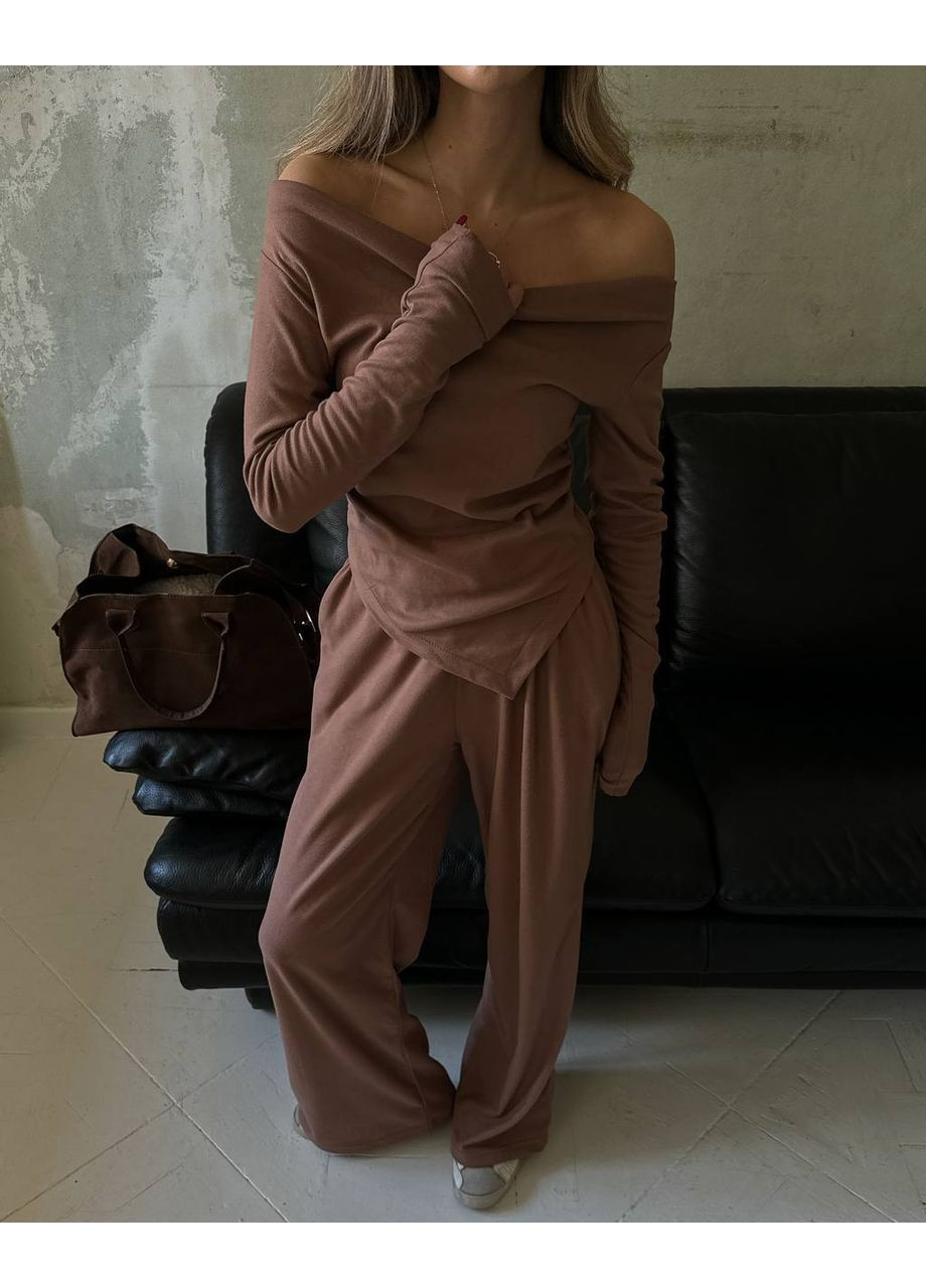 Жіночий костюм із легкої, струмливої тканини Україна (360545000)