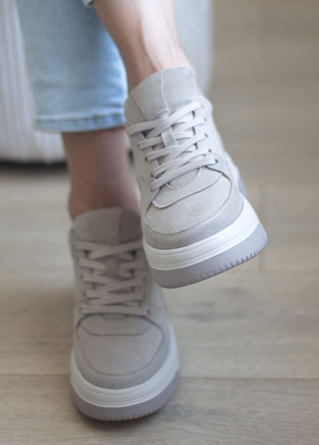 Бежеві кеди жіночі осінні з натуральної замші Zlett 3518