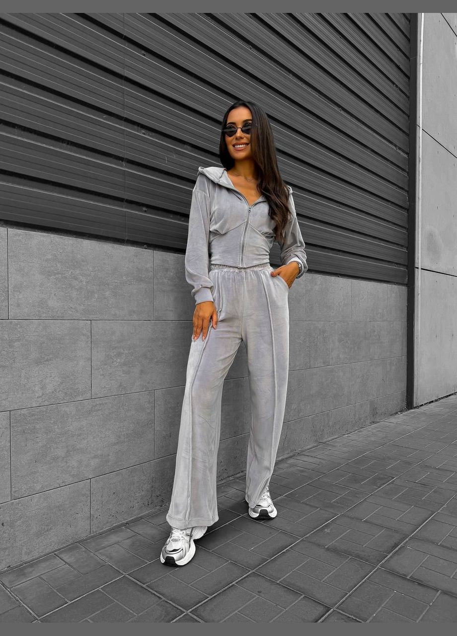 Ніжний велюровий костюм Adelante (322114050)