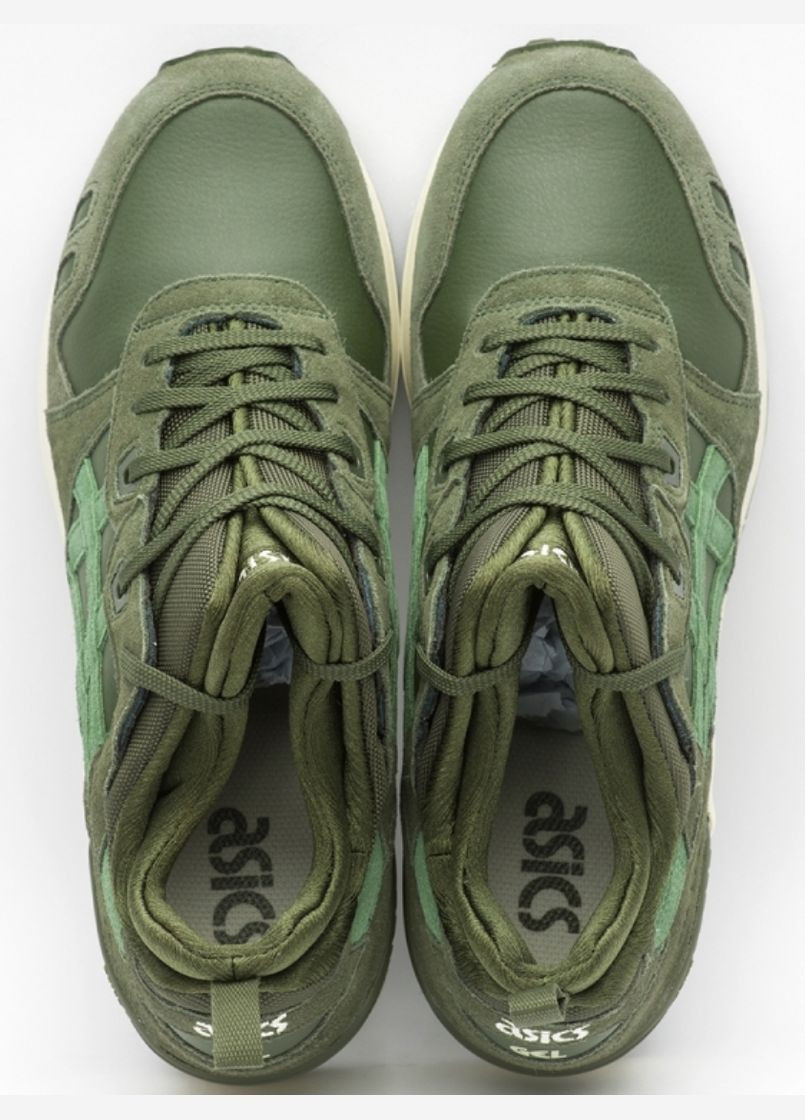 Зелені кросівки Asics