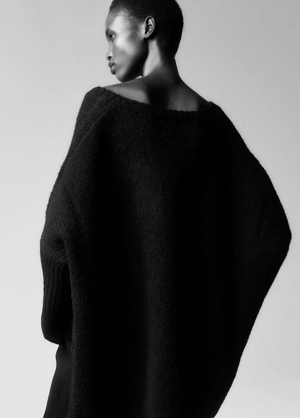 Черный демисезонный свитер из шерсти Massimo Dutti