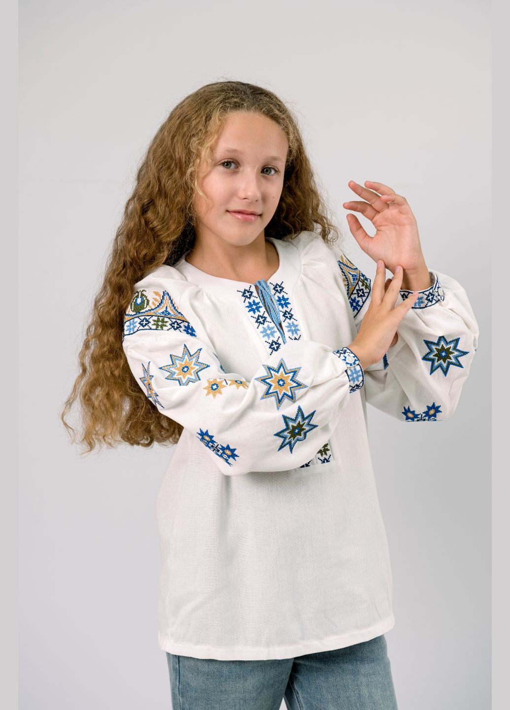 Молочная вышиванка на девочку льняная блуза молочная с синей вышивкой и длинным рукавом узор орнамент лен (311221525)