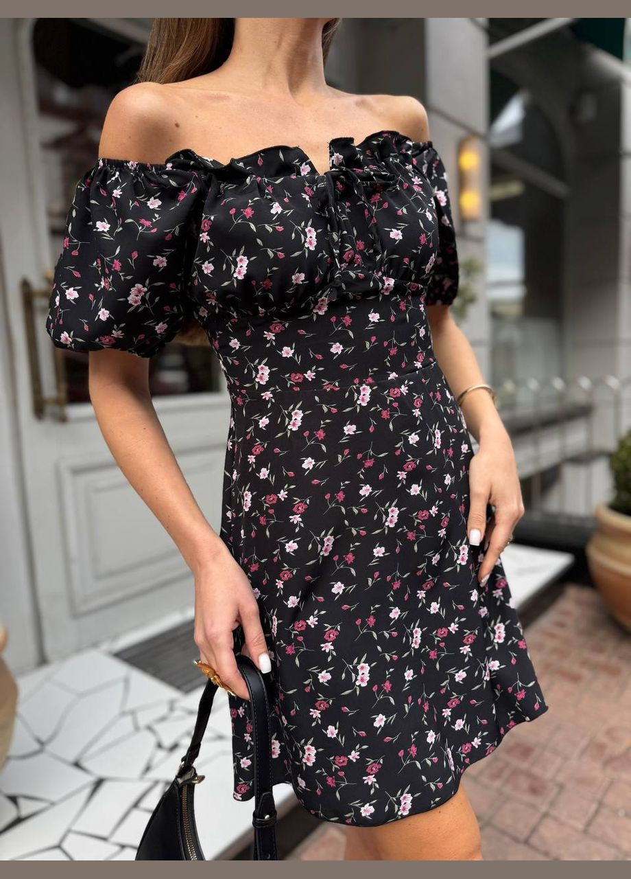 Черное кэжуал мини платье в цветочный принт с коротким рукавом Adelante с цветочным принтом