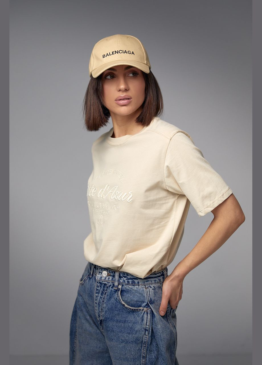 Бежевая летняя хлопковая женская футболка с вышитой надписью 2415 с коротким рукавом Lurex