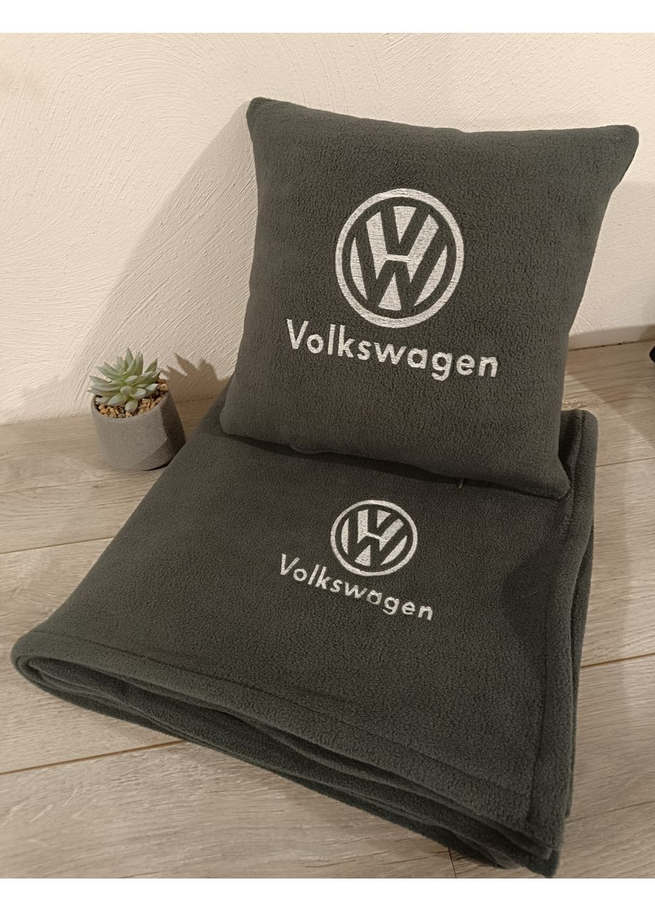 Плед и подушка с вышивкой "Volkswagen" подушка 30*30 см, плед 1.5*1.5 м No Brand (369717429)