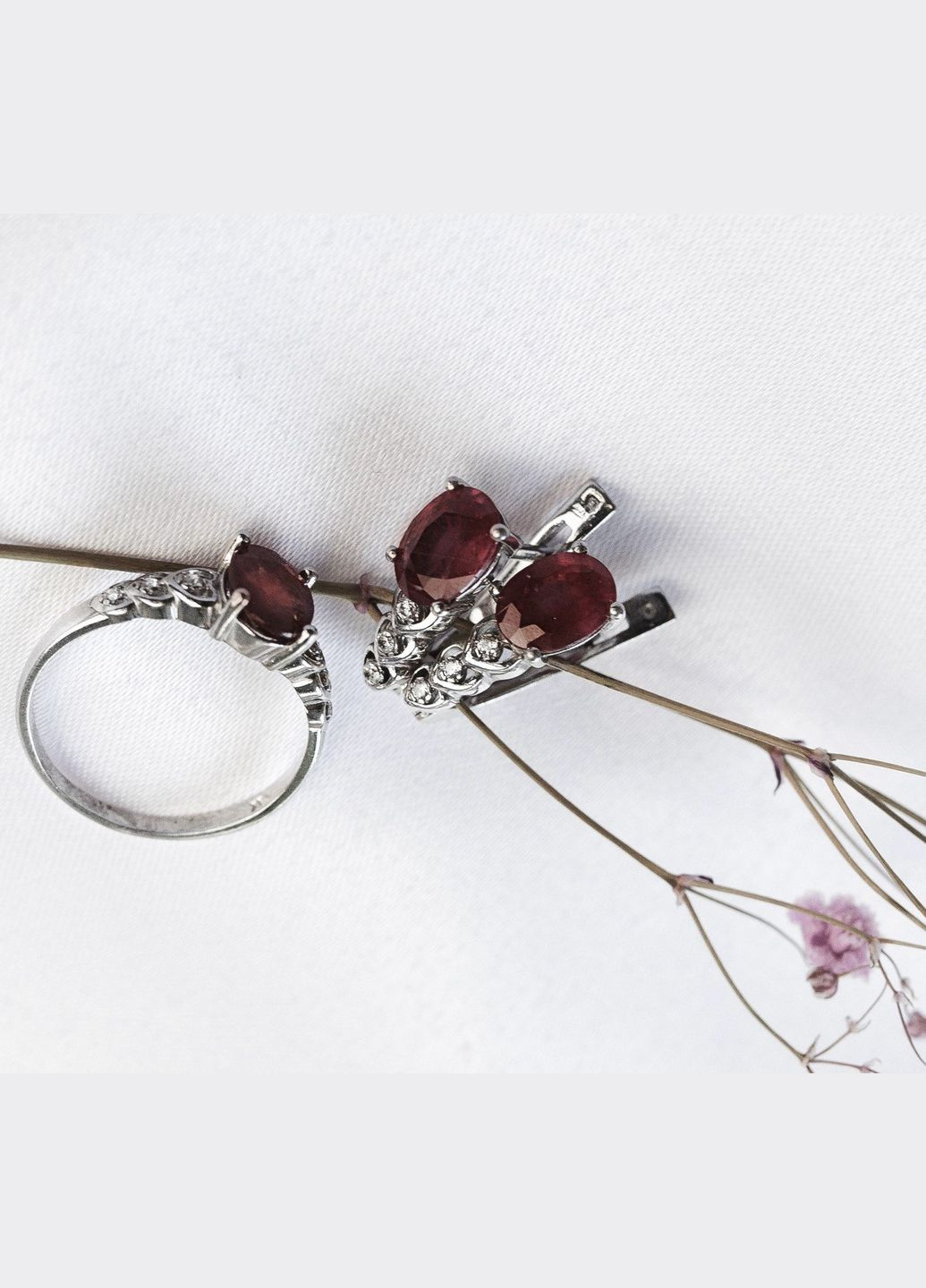 Сережки срібні з натуральним рубіном Сережки з камінням 2416/9р рубін No Brand (316398082)