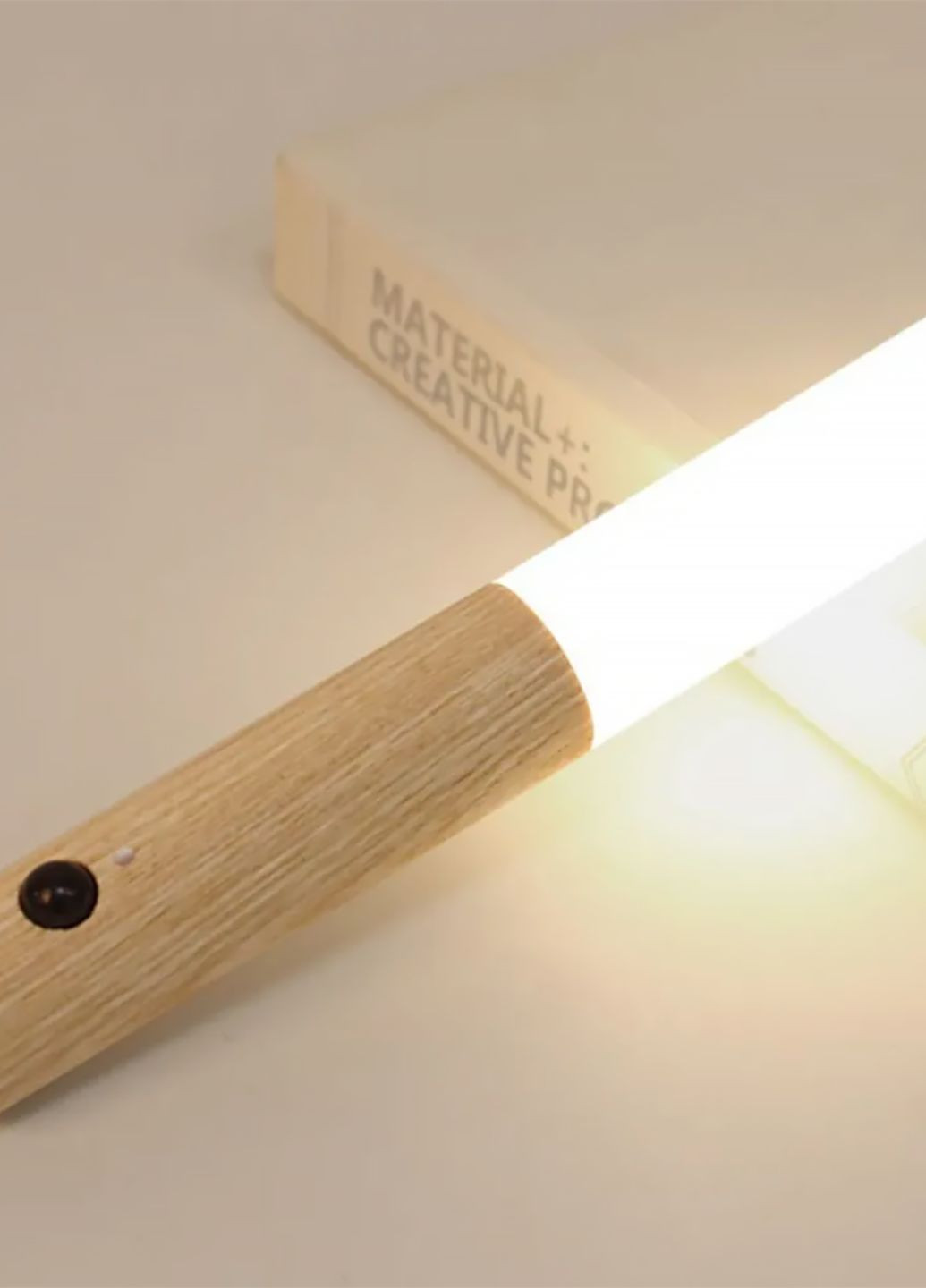 Аккумуляторный светильник с датчиком движения лампа на магните LED ночник переносной с креплением на стену Allthings (362137023)