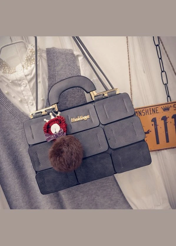 Стильна жіноча сумка з брелоком No Brand (298998065)