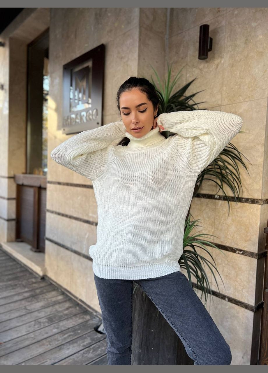 Молочный зимний женский однотонный свитер с горловиной Fashion