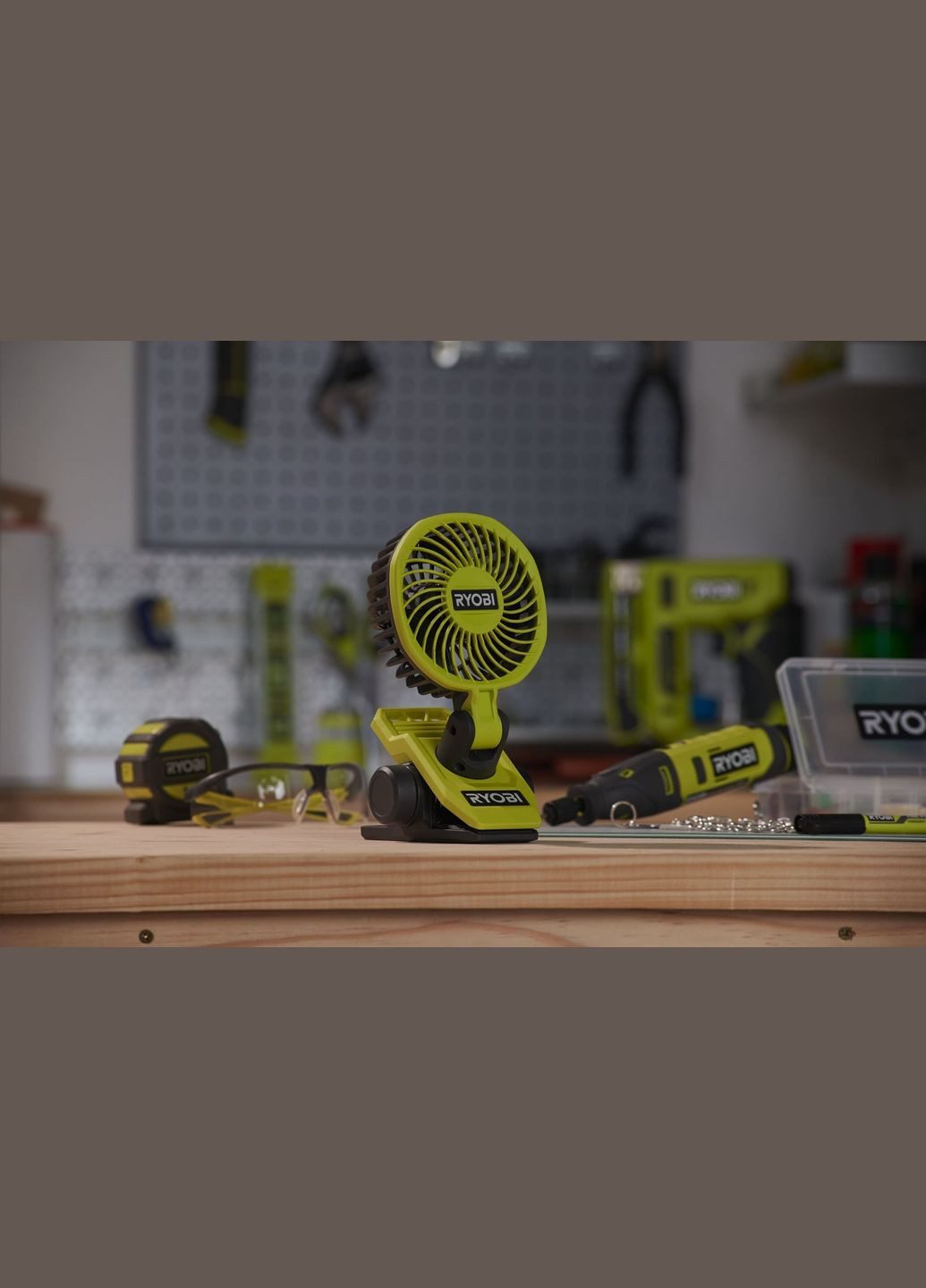 Вентилятор аккумуляторный клипса USB Lithium RCF4-0 4В 3800об·мин вращение 325° поворот 180° 2 скорости 0.29кг без АКБ и ЗП Ryobi (342397730)