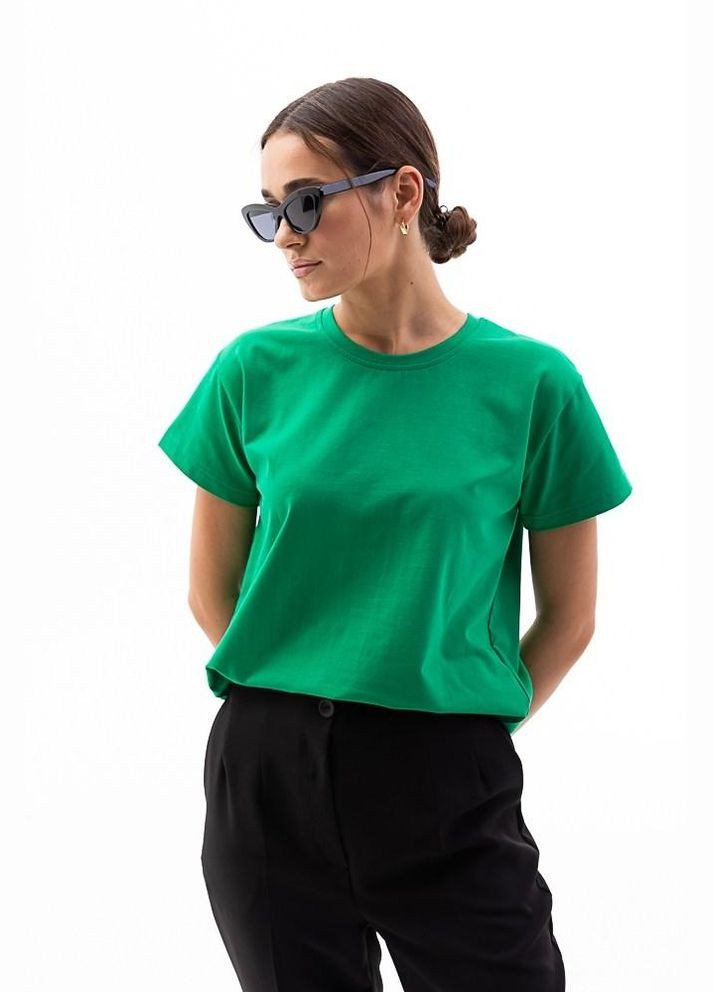 Зеленая всесезон женская футболка базовая зеленая mkar32741-5 Modna KAZKA