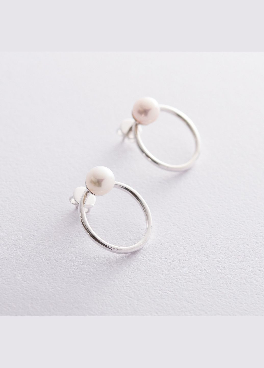 Срібні сережки-пусети Кругообіг з перлами 122636 Oniks (264644341)