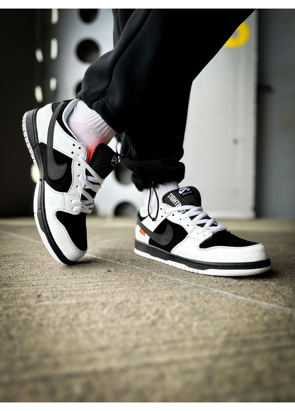 Черно-белые демисезонные кроссовки мужские nike sb dunk low x tightbooth black white | найк сб данк низкие черно-белые No Brand