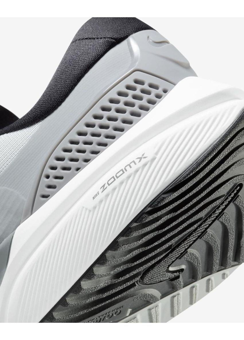 Светло-серые демисезонные кроссовки беговые air zoom vomero 15 Nike