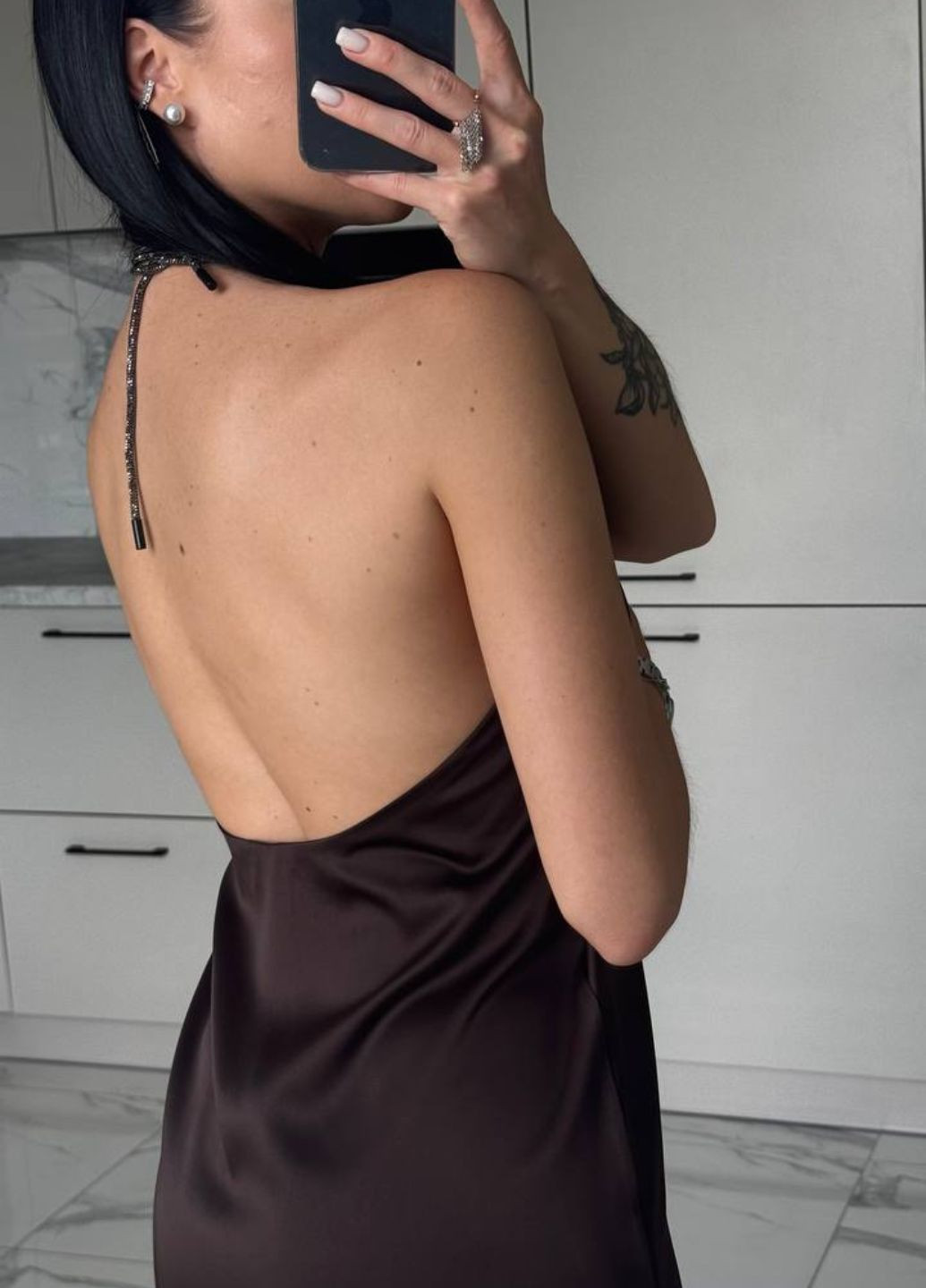 Коричнева вечірня вишукана легка літня вечірня міні сукня без рукавів зі шнурком зі стразів Tik-Tak однотонна