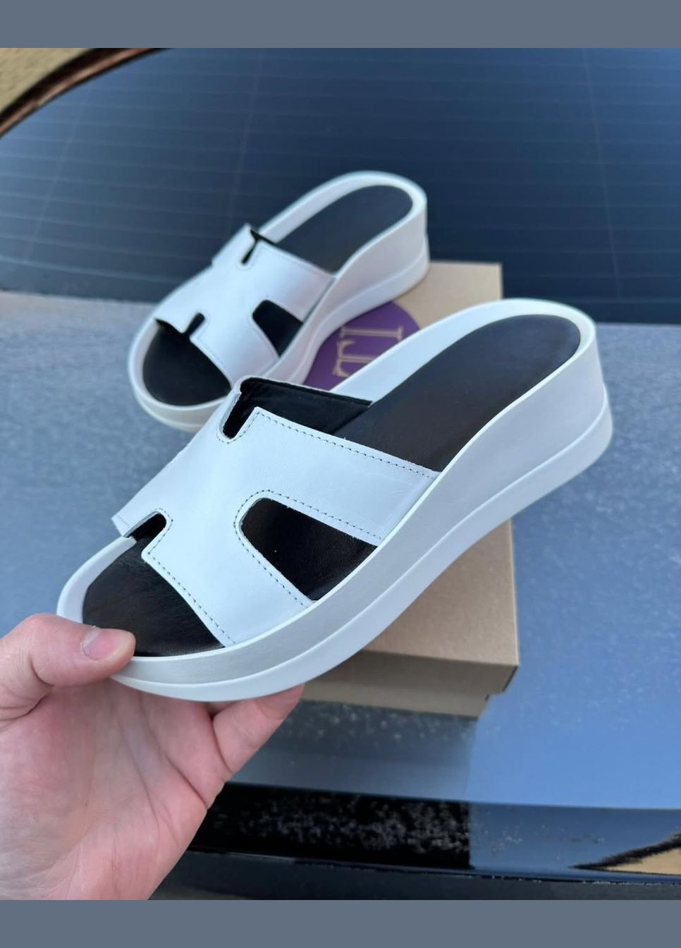 Білі шкіряні жіночі шльопанці, білі шльопанці, білі шльопки код 24145 Garti (336338021)