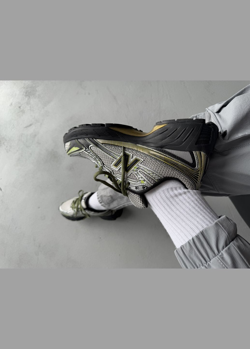 Серебряные демисезонные кроссовки мужские new balance 740 silver yellow black | нью беланс 740 серебряные No Brand