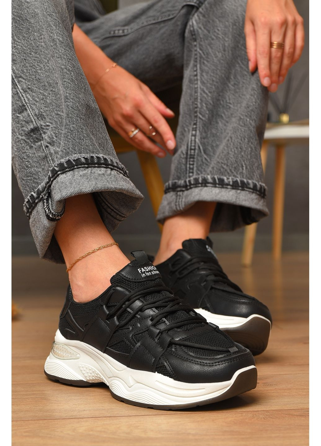 Кросівки жіночі чорного кольору на шнурівці Let's Shop чорні демісезони (355336123)