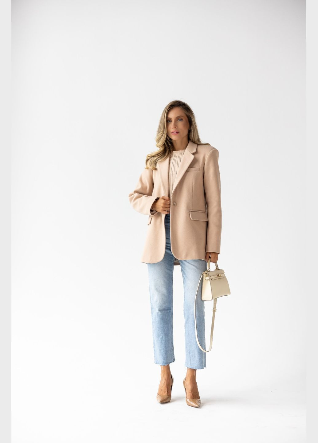 Бежевый женский пиджак Larionoff однотонный - демисезонный