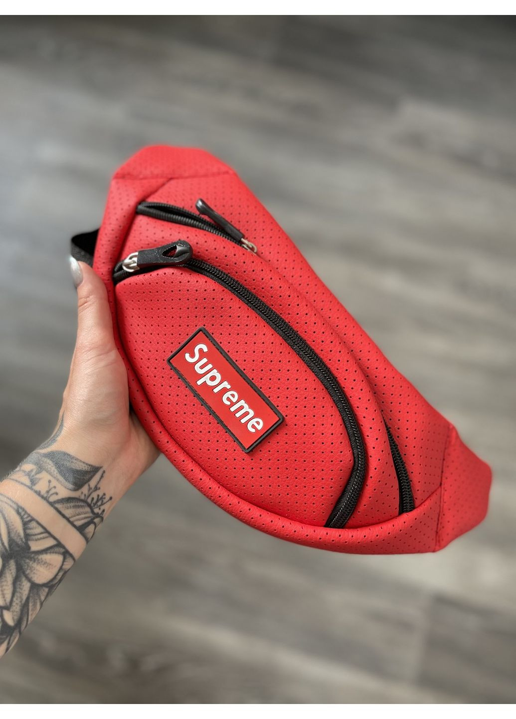 Бананка з перфорованого шкірозамінника зручна універсальна No Brand (360817947)