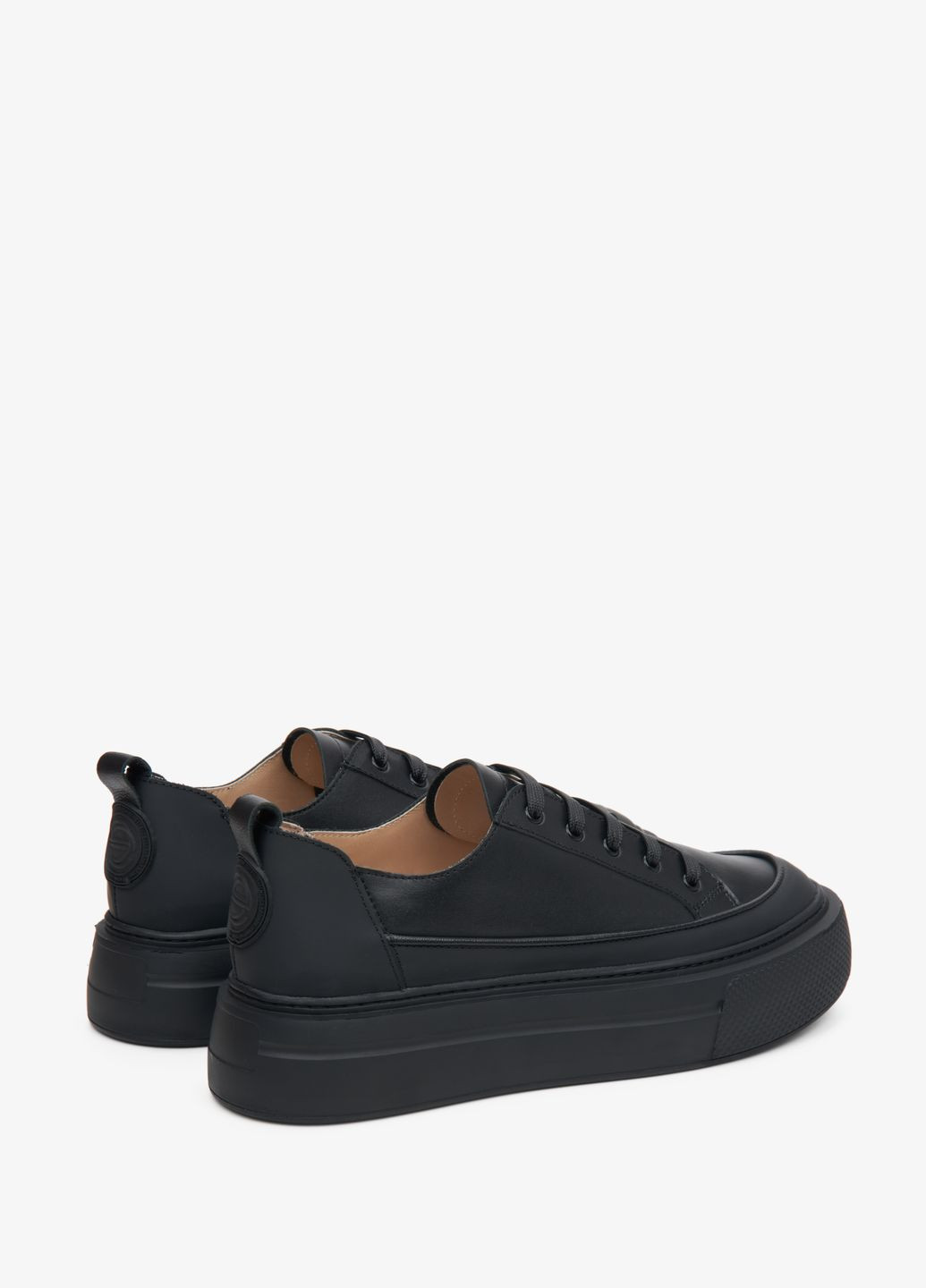 Черные кеды низкие, цвет черный Estro