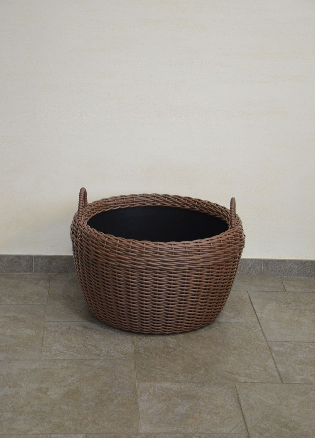 Корзина для дров плетеная (дровница) из искусственного ротанга ручной работы. Цвет Молочный шоколад. 60 литров Handmade (327878846)