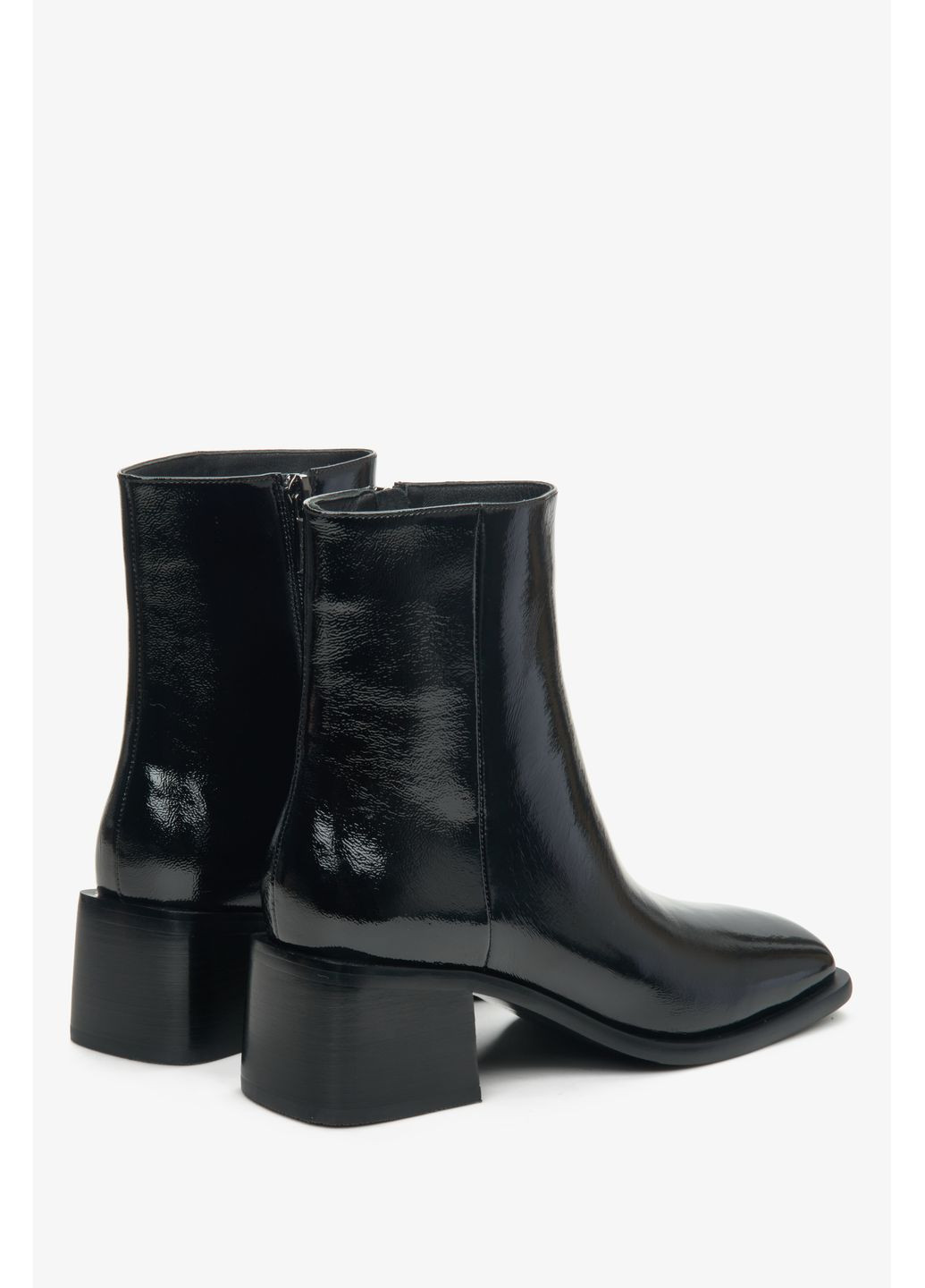 Осенние ботинки, цвет черный Estro