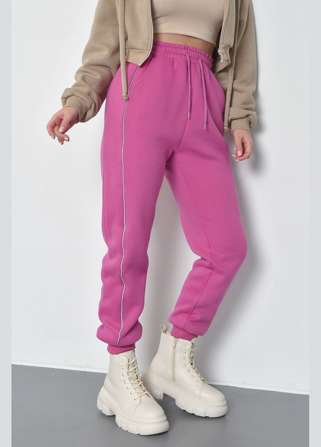 Спортивные штаны женские на флисе сиреневого цвета Let's Shop (285739885)