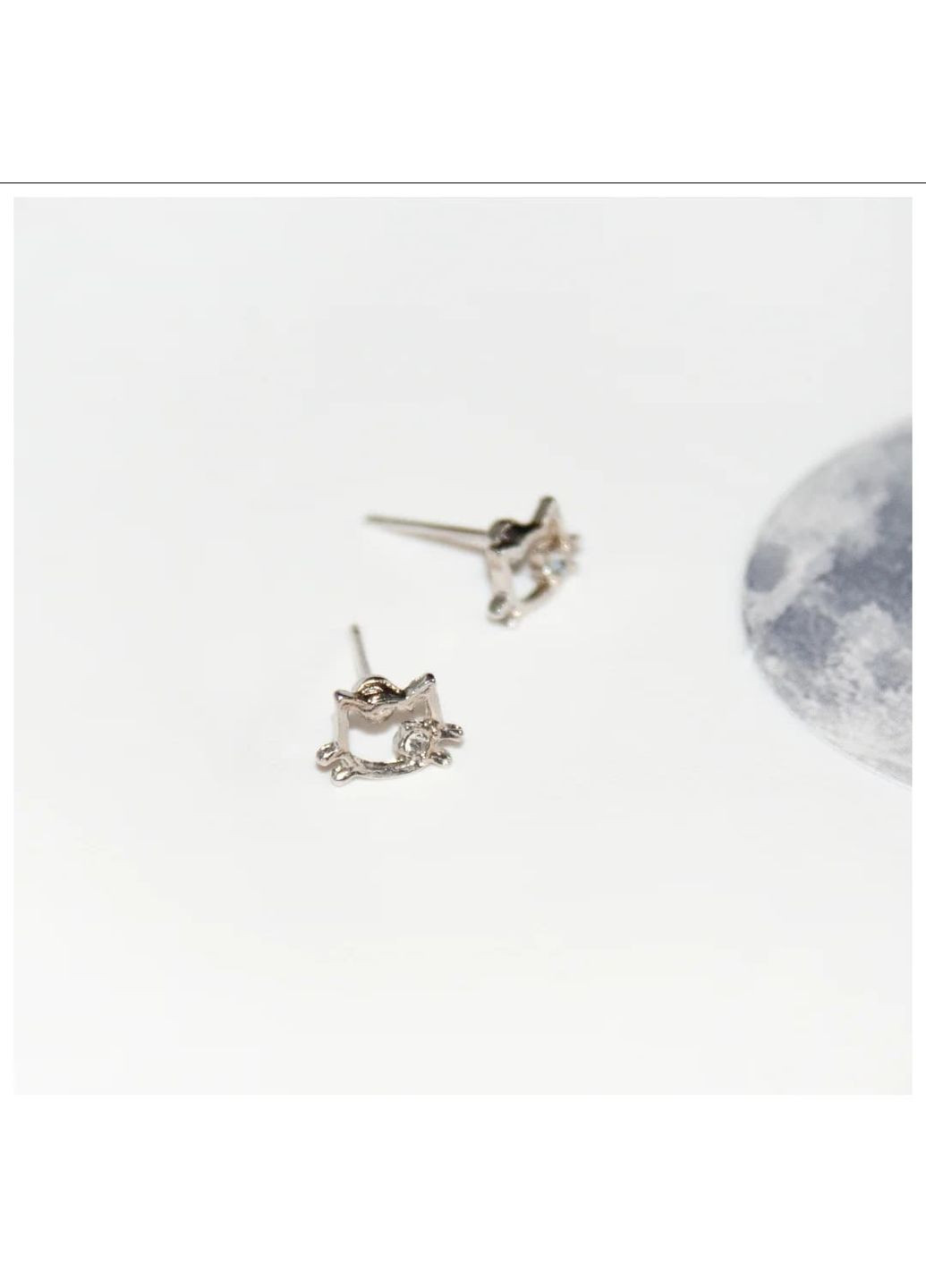 Серьги гвоздики мини кавайные с Hello Kitty с камушком азиатский минимализм милые в стиле coquette fairycore лолита аниме к-поп No Brand (311600840)