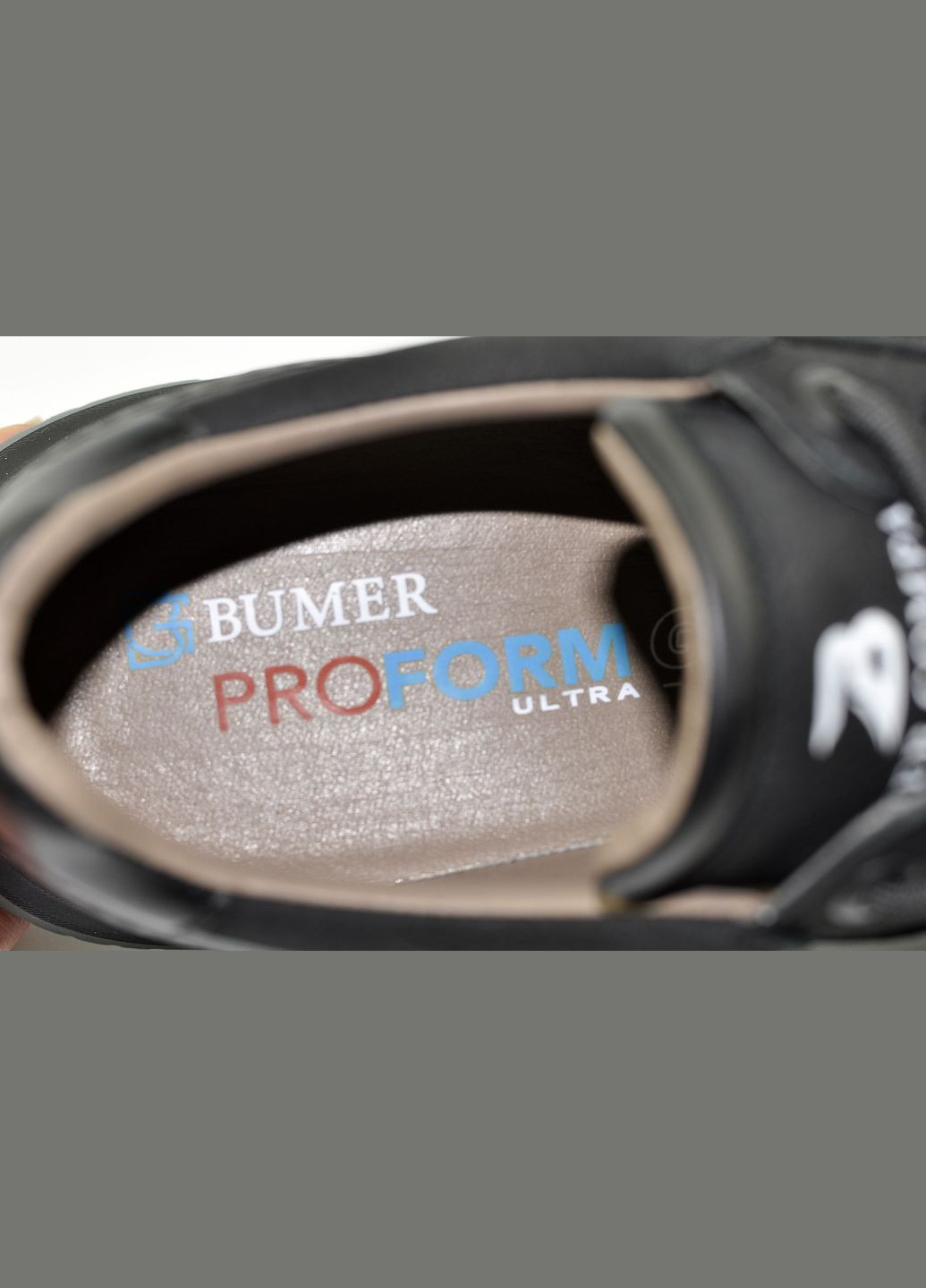 Черные демисезонные кожаные кроссовки Bumer