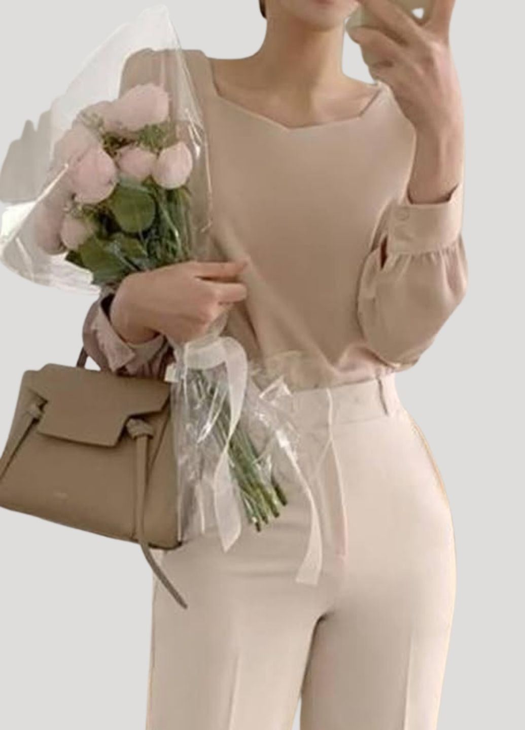 Бежева блузка жіноча з фігурним декольте Fashion