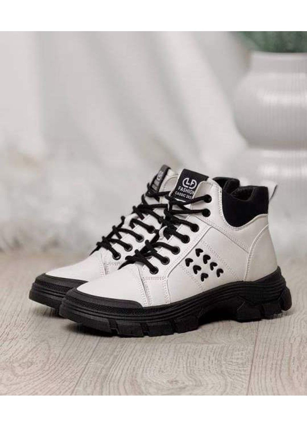 Зимние ботинки женские зимние на меху белые (n033) Loretta прессованная кожа