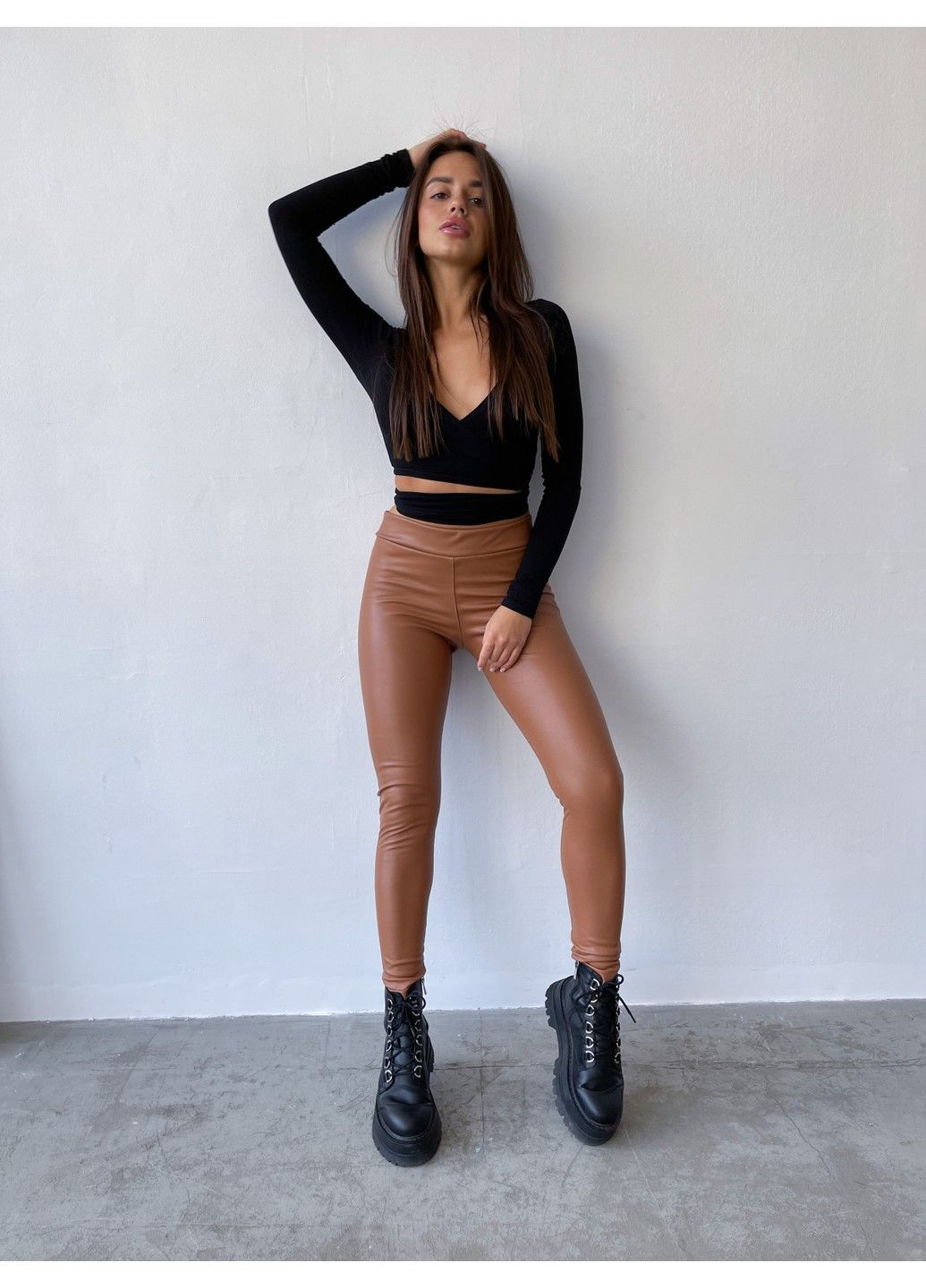 Лосины, леггинсы из экокожи на легком флисе коричневые No Brand (302898117)