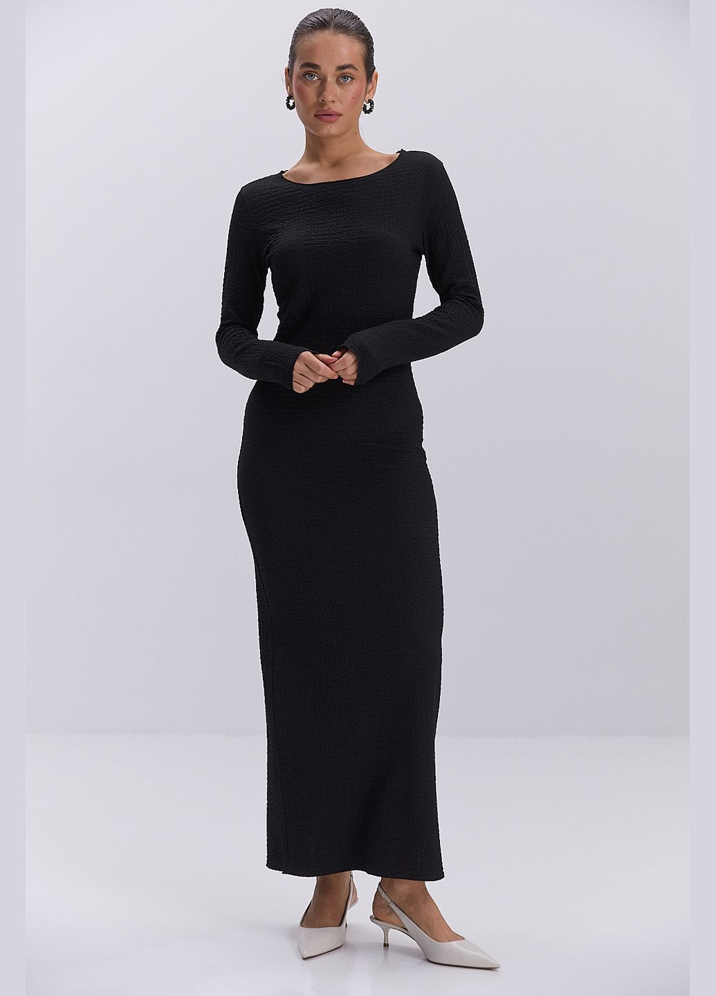 Чорна довге трикотажне плаття з довгими рукавами шоколадне Arjen