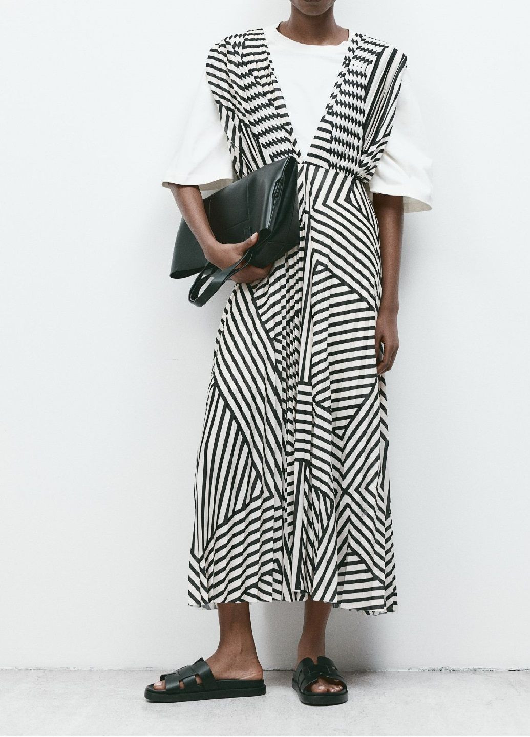 Молочное кэжуал платье H&M с геометрическим узором
