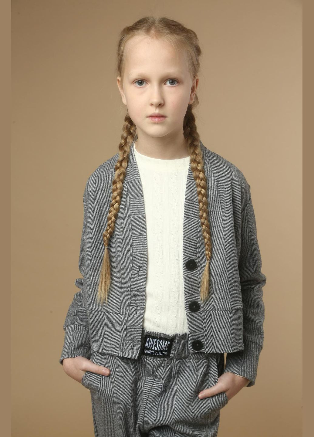 Серый демисезонный костюм "елка" брючный IRmAS