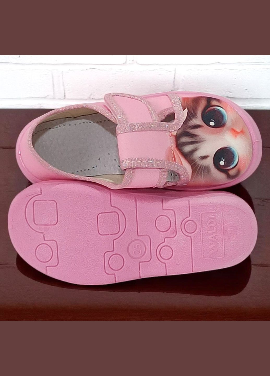 Розовые ортопедические закрытые тапочки для девочки в садик сменка на липучке валди Waldi