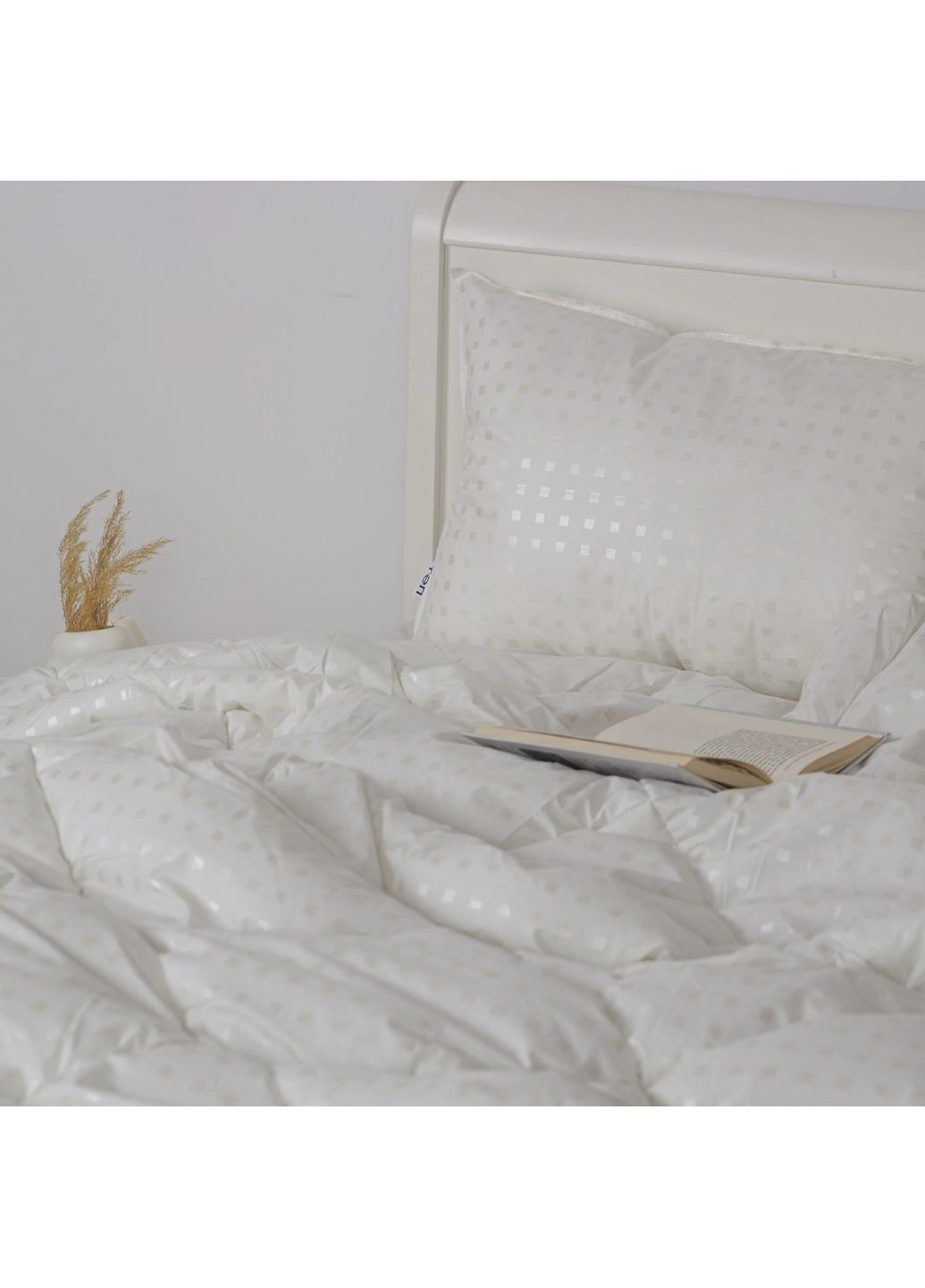 Подушка FRIENDLY ЛЕБЕДИНИЙ ПУХ металізований друк, 70x70 ТЕП (363256283)