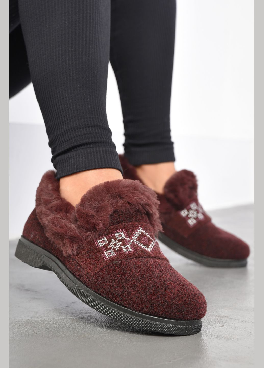 Капці жіночі на хутрі бордового кольору з візерунком Let's Shop (302661041)